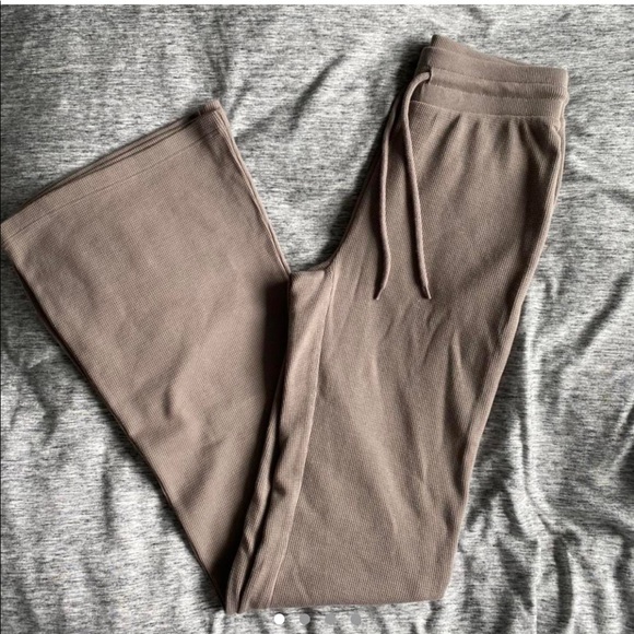Aritzia Pants - ARITZIA Sunday Best baby waffle pant in TURNER TAUPE
